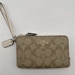 Coach Double Corner Zip Wristlet in Light Khaki / Chalk